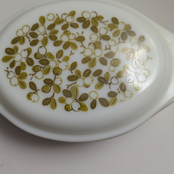 Pyrex White and Green Casserole Dish - Picture 2 of 3